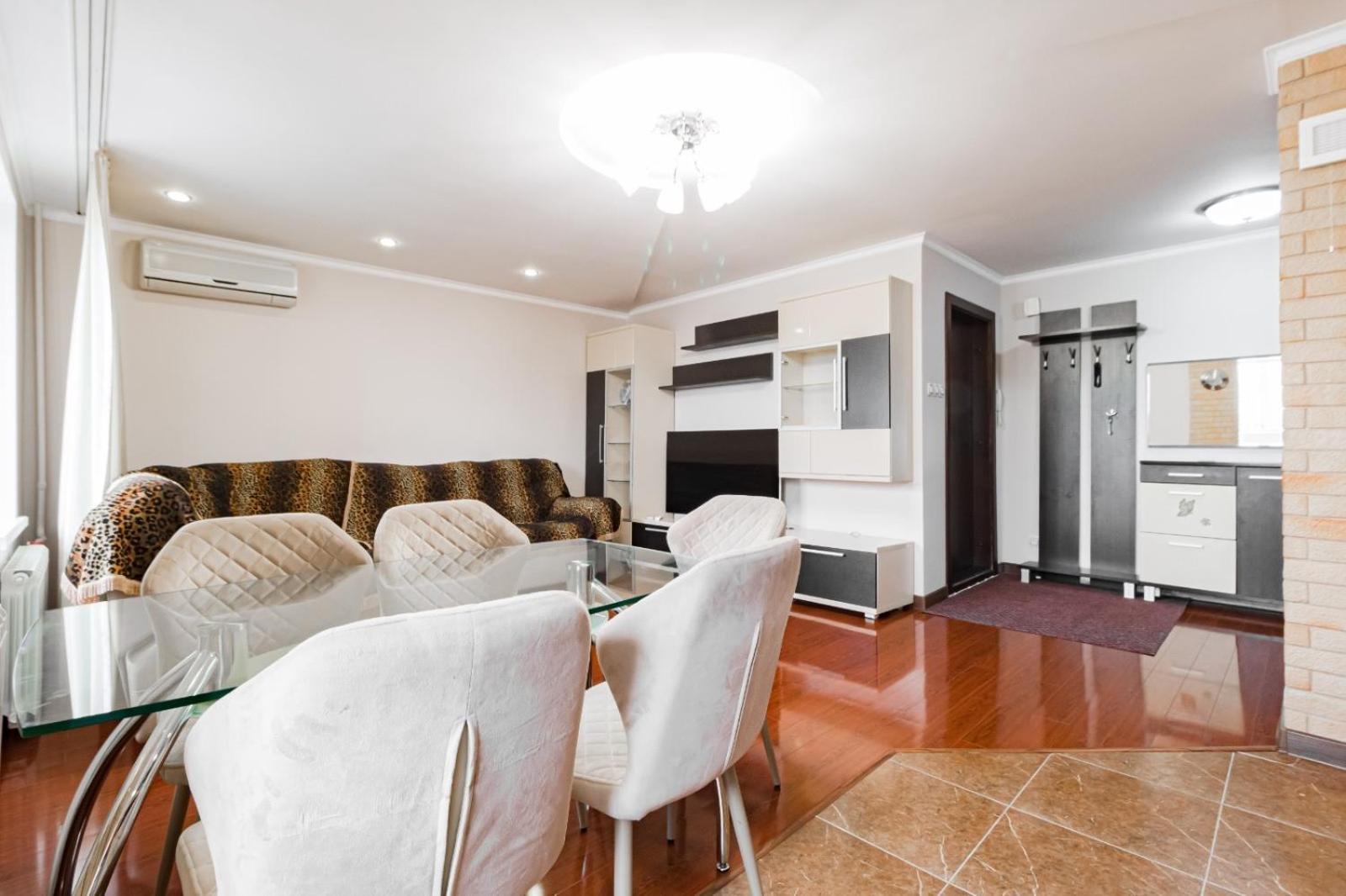 просторная рядом с набережной Apartment Pavlodar
